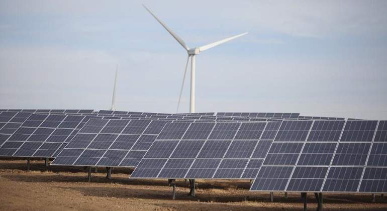 Los ingenieros industriales ven inviable el plan energético de la Generalitat para 2030 y 2050